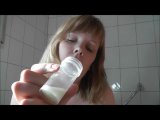 Amateurvideo Muttermilch aus Titten gedrückt von flavour86