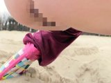 Amateurvideo Public in Gummistiefeln am Strand gepisst !!! von GBweib