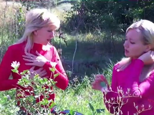 Amateurvideo 2 Girls in Slinkystylez Leggins outdoors von sexyalina