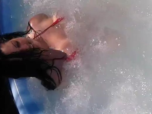 Amateurvideo masturbe at pool von AichaMayaXXX