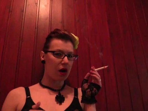 Amateurvideo Smoking in High Heels and Nylons von sexyengel