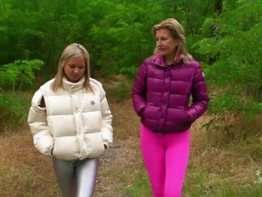 Amateurvideo Daunen Jacken tauschen mit Christina im Wald von sexyalina