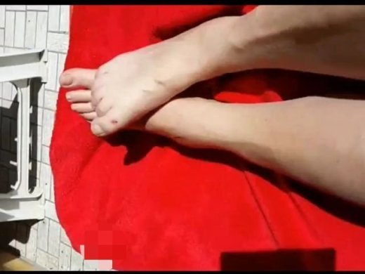 Amateurvideo Nackte Füße einer MILF ** Barefoot ** von nylonjunge