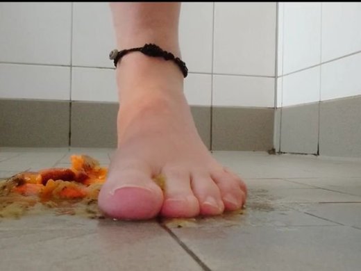 Amateurvideo Klebrige Füße beim Duschen von nylonjunge