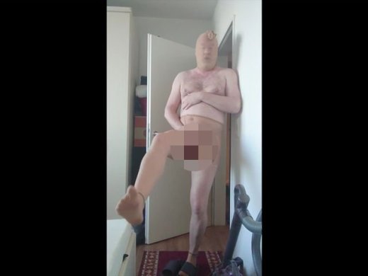 Amateurvideo Carmen Nylonjunge im weißen Kaftan und Strumpfhose from nylonjunge