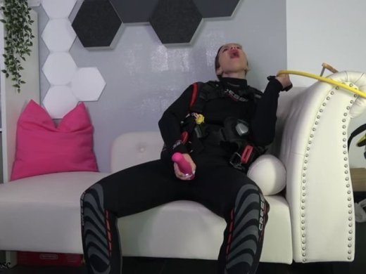 Amateurvideo Fetisch Clip mit Neopren, Weste, Taucherflasche und Toy from AnnikaRose