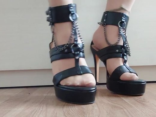 Amateurvideo Carmens Nylonfüsse in Sexy High Heels from nylonjunge