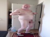 Amateurvideo Nacktes langsames Tanzen mit harten Penis from nylonjunge